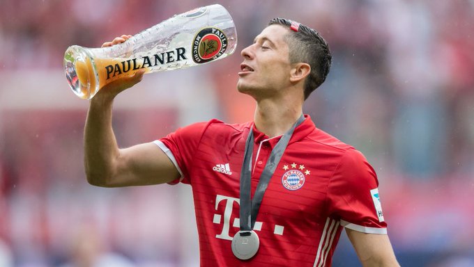 ¿Deben los futbolistas consumir bebidas alcohólicas?